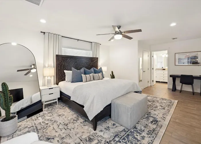 Cactus Bloom - Spacious 5br Near Old Town With Private Pool Scottsdale