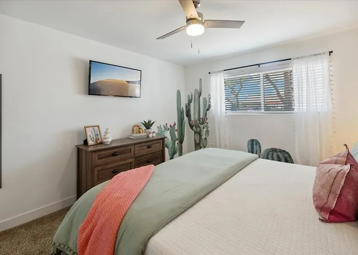 Ferienhaus Cactus Bloom - Spacious 5br Near Old Town With Private Pool Scottsdale