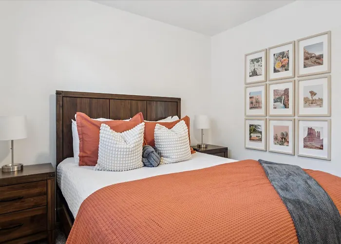 Cactus Bloom - Spacious 5br Near Old Town With Private Pool * Scottsdale