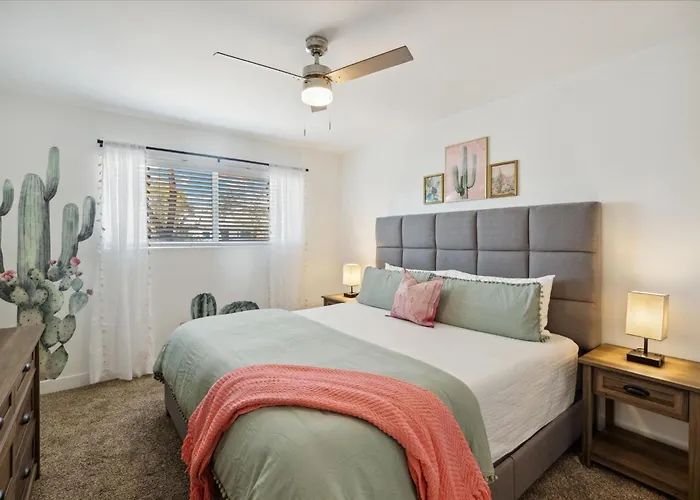 Cactus Bloom - Spacious 5br Near Old Town With Private Pool Scottsdale