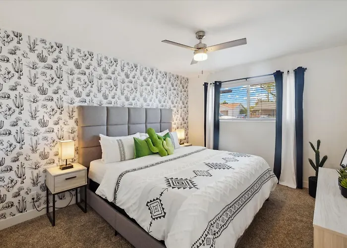 Cactus Bloom - Spacious 5br Near Old Town With Private Pool * Scottsdale